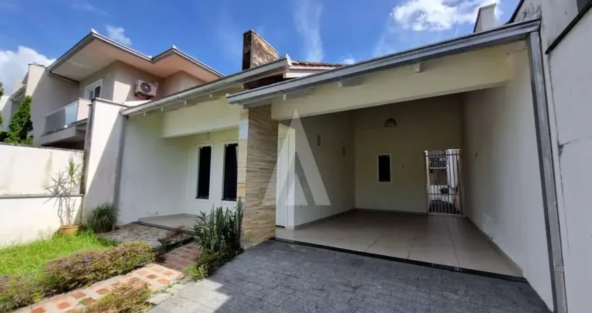 Casa residencial com 3 quartos sendo 2 suítes e 2 vagas de garagem no bairro saguaçu.