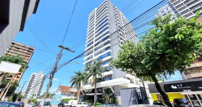 Apartamento com 1 quarto, sacada com churrasqueira, prédio com elevador e 1 vaga de garagem, no centro de joinville