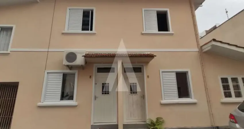 Casa com 3 quartos para alugar na Rua Jaguaruna, Centro, Joinville