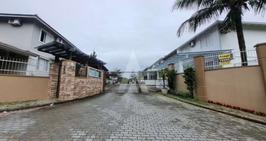 Casa residencial com 3 quartos  para alugar, 104.00 m2 por R$4500.00  - Bom Retiro - Joinville/SC