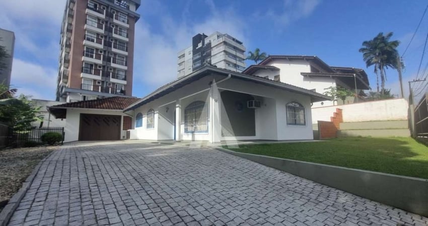 Casa residencial com 3 quartos  para alugar, 189.40 m2 por R$5000.00  - Costa E Silva - Joinville/SC