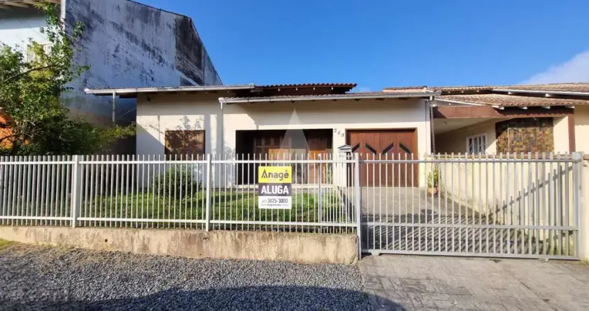 Casa residencial com 2 quartos  para alugar, 126.00 m2 por R$2400.00  - Nova Brasilia - Joinville/SC