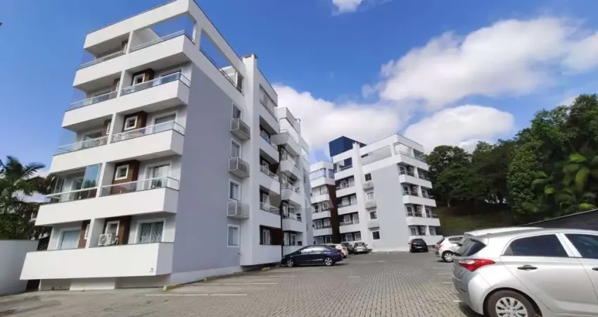 Apartamento com 2 quartos, sendo 1 deles com sacada, semi mobiliado, no bairro saguaçu