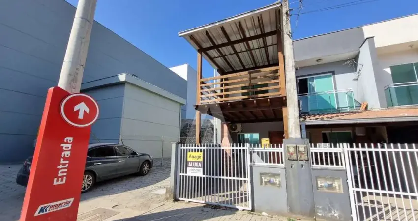 Casa residencial com 2 quartos  para alugar, 67.00 m2 por R$2300.00  - Vila Nova - Joinville/SC