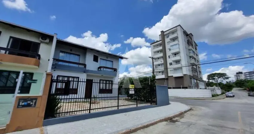 Casa com 3 quartos para alugar na Rua Guilherme Kock, Santo Antônio, Joinville