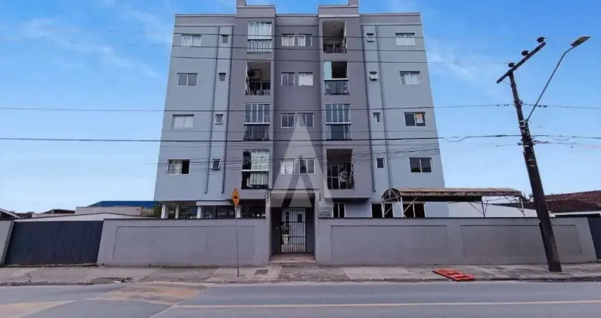 Apartamento com 02 quartos, cozinha com armários, localizado no bairro itaum.