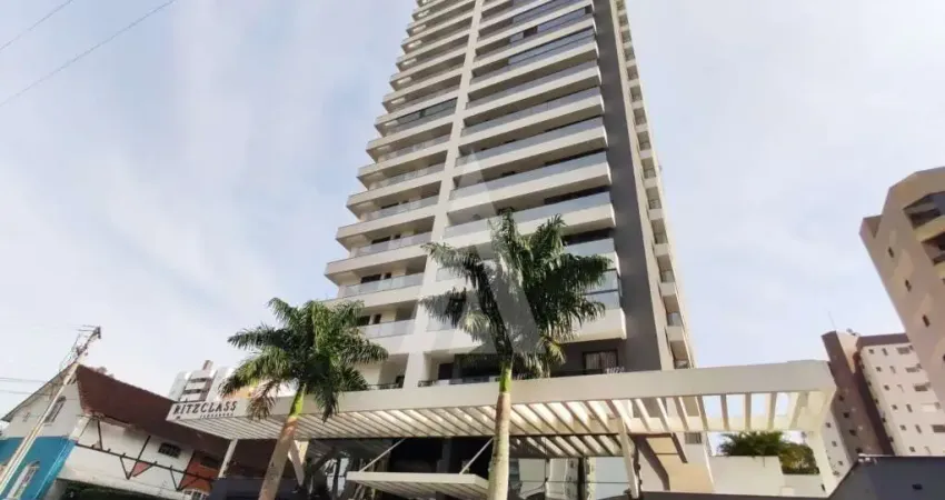 Apartamento de alto padrão, com 1 quarto, sacada com churrasqueira, prédio com elevador e 1 vaga de garagem, no Centro de Joinvi