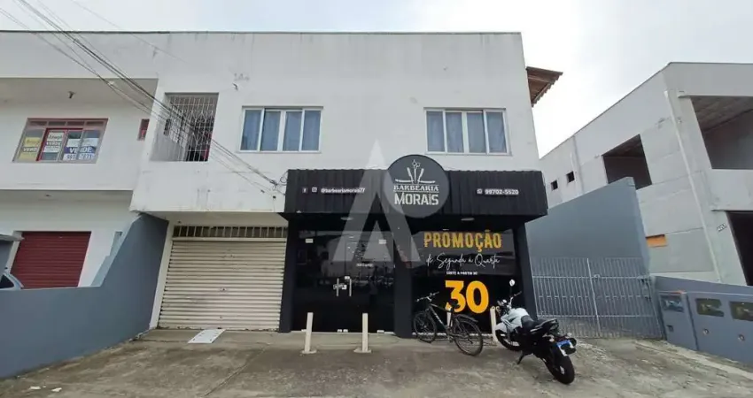 Apartamento com 2 quartos, sala de estar e jantar, cozinha com ármarios, 1 bwc social e área de serviço.