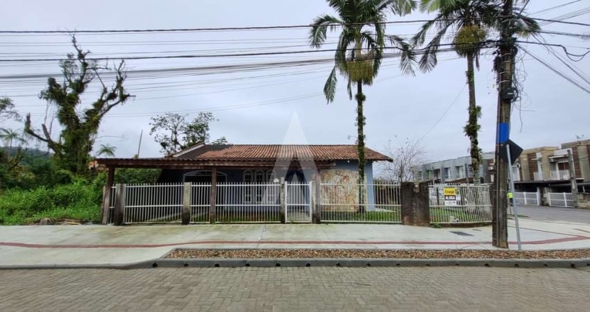 Casa residencial com 3 quartos  para alugar, 120.00 m2 por R$2900.00  - Vila Nova - Joinville/SC