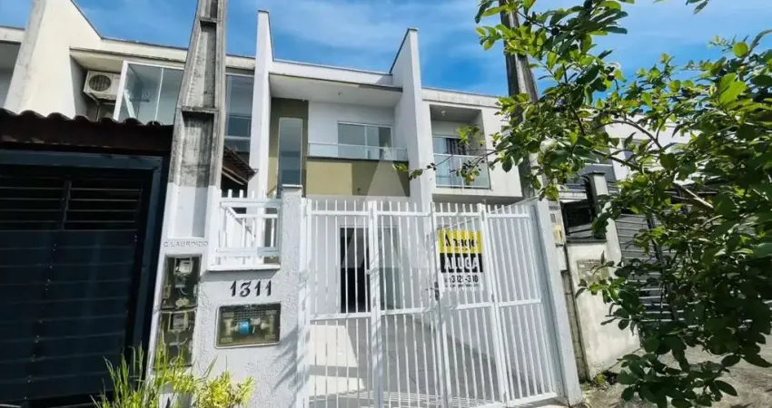 Casa com 2 quartos para alugar na Rua Professor Alfredo Moreira, Jardim Iririú, Joinville