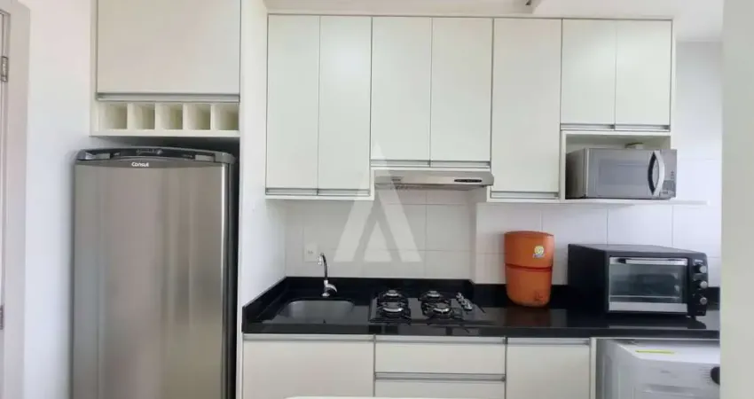 Apartamento mobiliado tipo studio, com 1 quartocom cama embutida, elevador e 1 vaga de garagem coberta no bairro bucarein