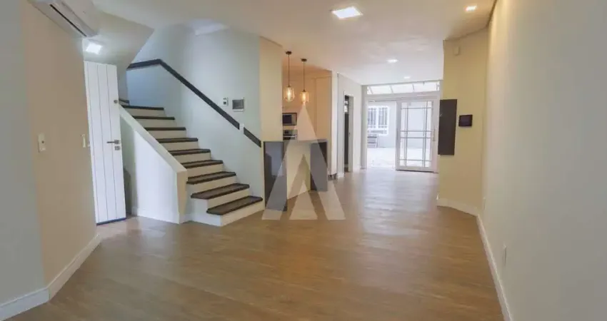 Casa residencial no gloria são 03 quartos, sendo 01 suite com closet e 01 bwc social no 2º piso. cozinha com armários e churras