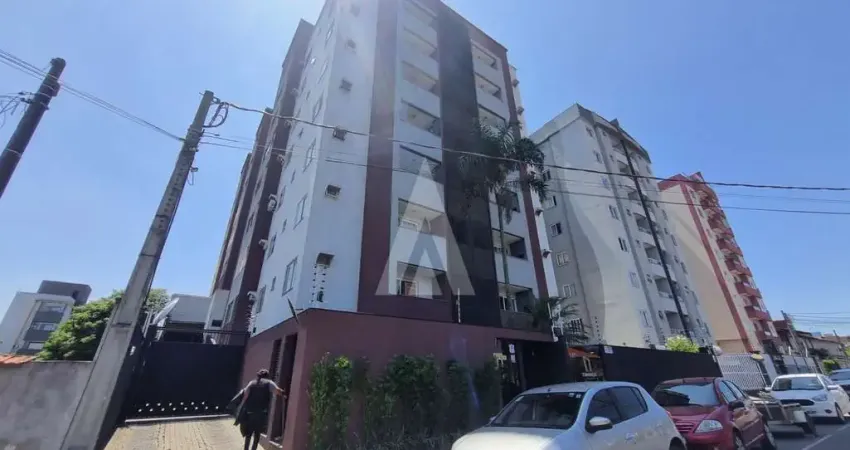 Apartamento com 2 quartos, sacada com churrasqueira, prédio com elevador e 1 vaga de garagem no bairro costa e silva