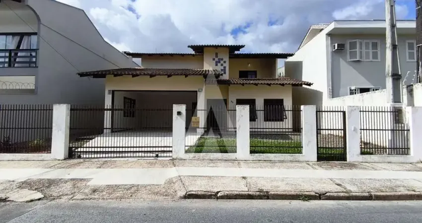 Casa com 4 quartos para alugar na Rua Calisto Zattar, Bucarein, Joinville