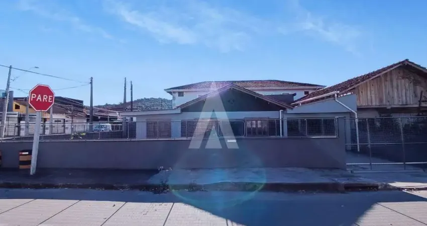 Casa residencial com 3 quartos  para alugar, 100.00 m2 por R$2450.00  - Aventureiro - Joinville/SC