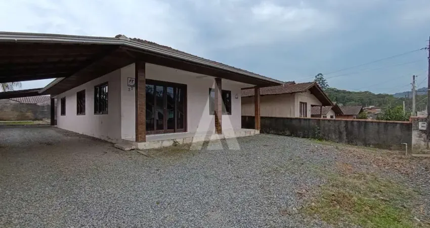 Casa residencial com 04 dormitórios, garagem coberta para 02 carros, no bairro itinga.