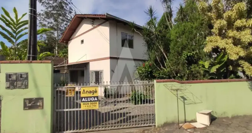 Casa residencial com 3 quartos  para alugar, 130.00 m2 por R$1950.00  - Anita Garibaldi - Joinville/SC