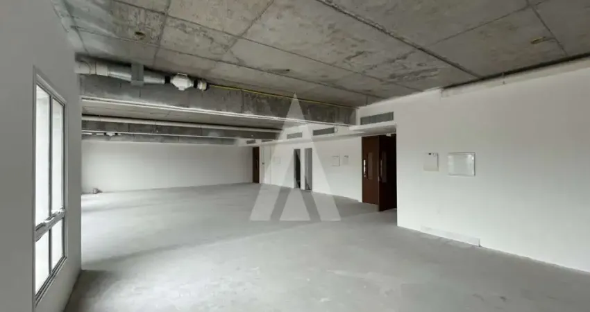 Sala para alugar, 148.05 m2 por R$7698.60  - Bom Retiro - Joinville/SC