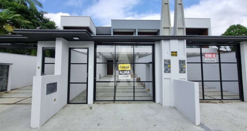 Casa residencial com 3 quartos  para alugar, 132.00 m2 por R$5500.00  - Bom Retiro - Joinville/SC