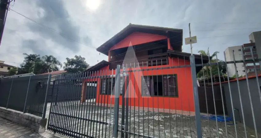 Casa residencial com 3 quartos  para alugar, 240.50 m2 por R$4500.00  - Bom Retiro - Joinville/SC