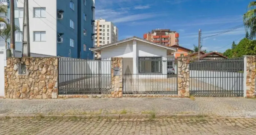 Casa comercial com 3 quartos  para alugar, 150.00 m2 por R$8000.00  - America - Joinville/SC