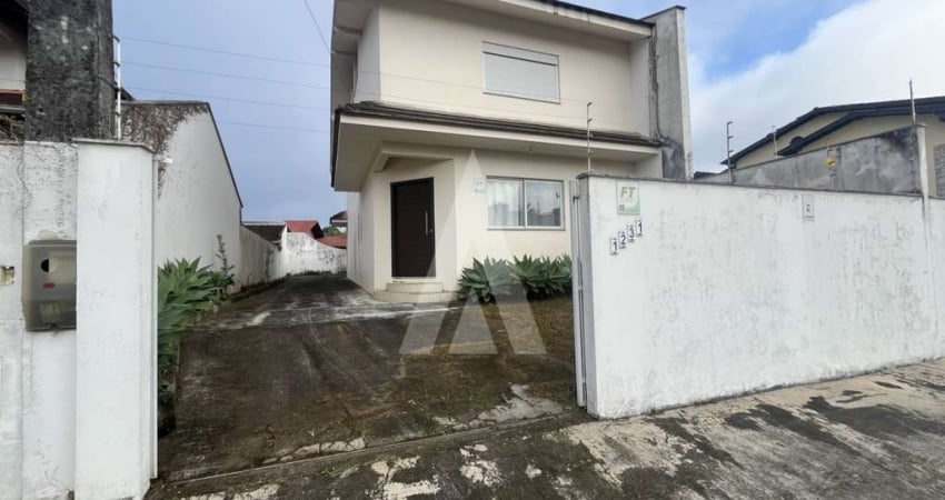 Casa residencial com 3 quartos  para alugar, 184.30 m2 por R$5000.00  - Gloria - Joinville/SC
