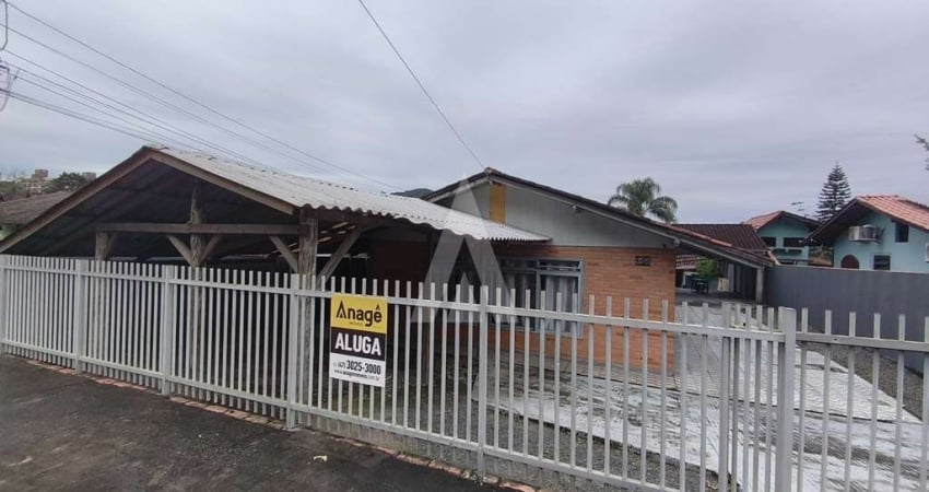 Casa residencial com 3 quartos  para alugar, 148.81 m2 por R$2200.00  - Gloria - Joinville/SC