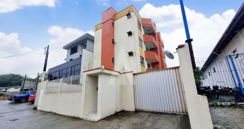 Apartamento com 2 quartos, 1 banheiro social com banheira e sacada com churrasqueira.