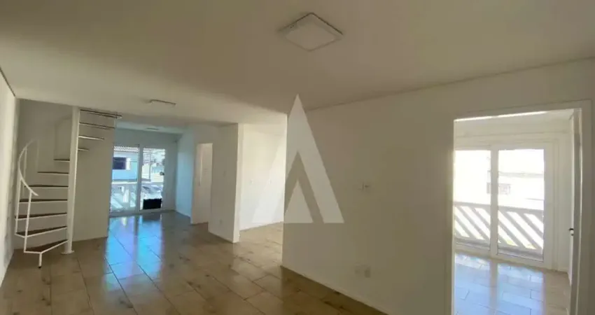 Casa com 3 quartos para alugar na Rua Guarujá, Floresta, Joinville