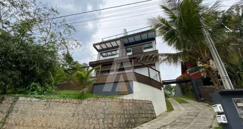 Casa residencial com 3 quartos para alugar por r$ 5550.00, 180.00 m2 - gloria - joinville/sc