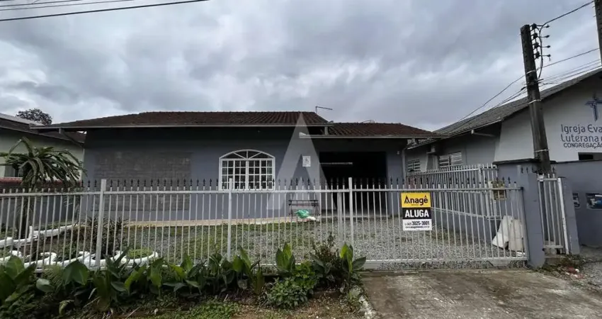 Casa com 3 quartos, churrasqueira, área de festa no bairro costa e silva.