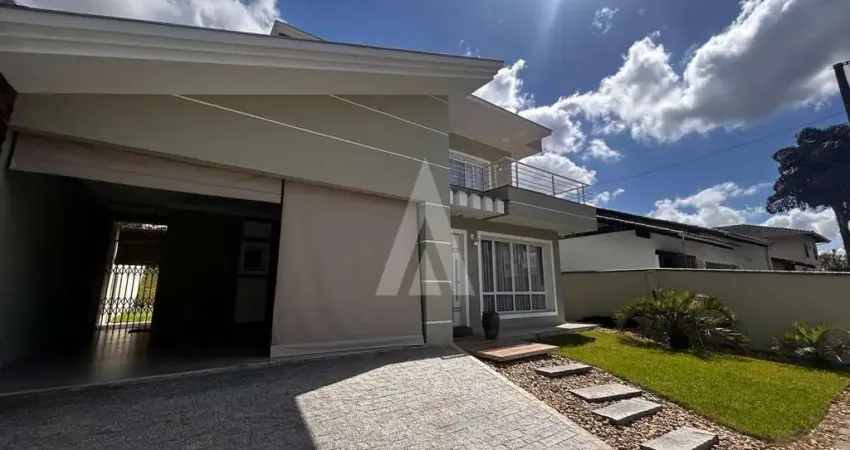 Casa mobiliada com 2 suites, hidro, closet, 3 banheiros, amplo terreno no bairro floresta.