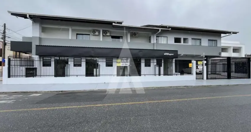 Apartamento studio, mobiliado, 1 dormitório, cozinha e bwc.