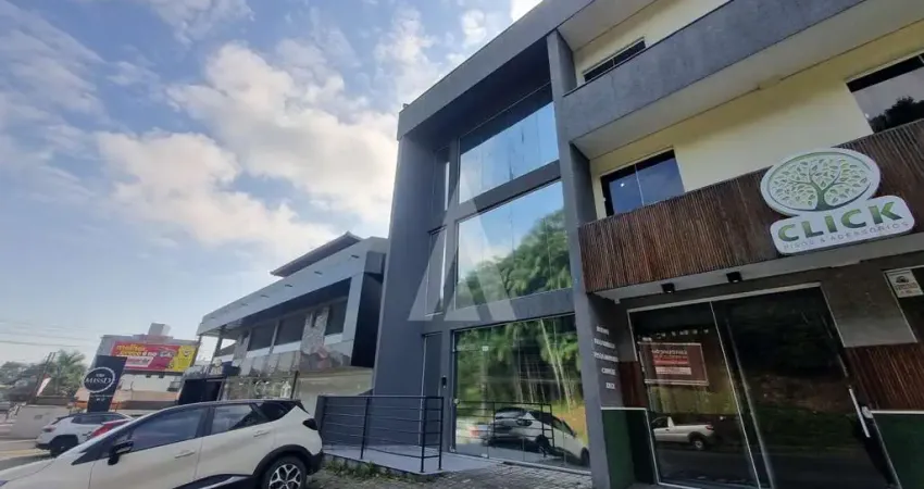 Apartamento com 1 quarto  para alugar, 55.00 m2 por R$1500.00  - Bom Retiro - Joinville/SC