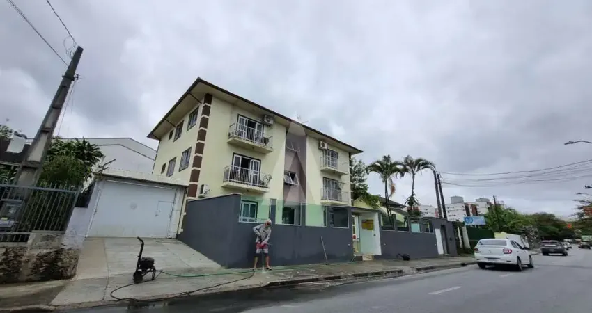 Apartamento no bairro saguaçu com 3 quartos, sala de estar e jantar, cozinha, 1 banheiro social, área de serviço, sacada e 1 vag