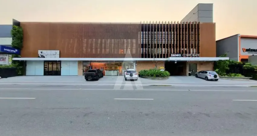 Sala com elevador, 119 m² no bairro América em Joinville, com estacionamento.