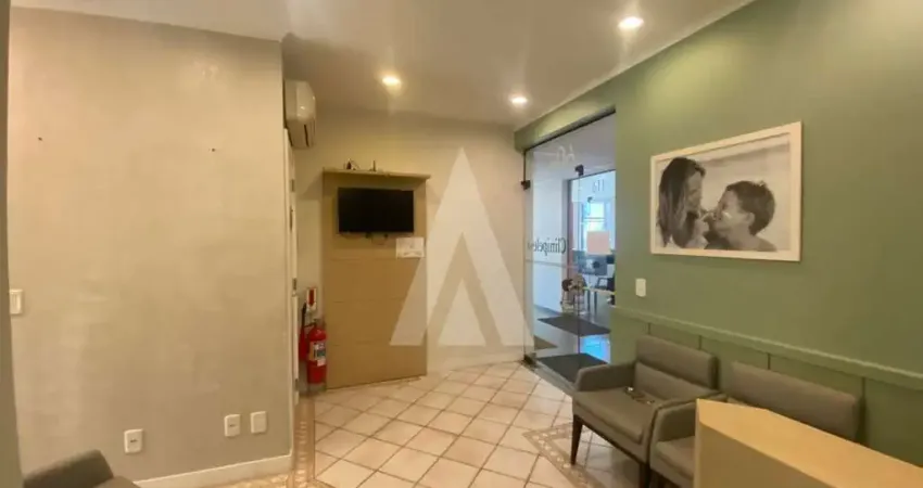Sala mobiliada localizada no edificio medclinicas, 49 m², no centro de joinville.