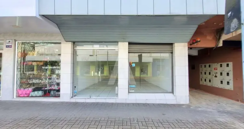 Esta excelente loja com espaços amplos, é composta por 3 salas e 2 lavabos. com ótima localização no centro da cidade, próximo d