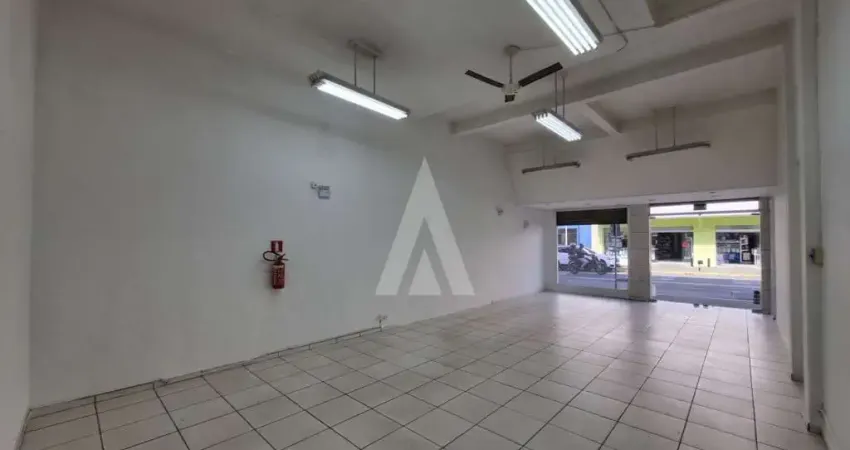 Loja no centro de Joinville, na Rua Dr. João Colin, com 125,19m², tendo 3 salas, 2 lavabos.