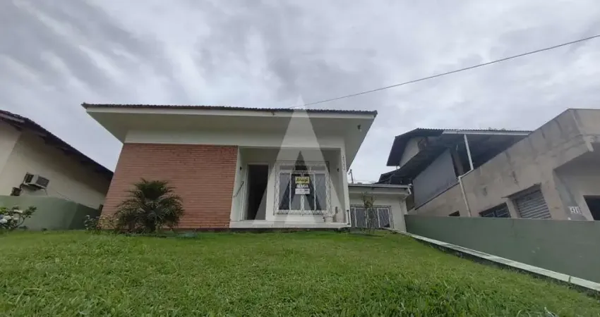 Casa com 3 quartos para alugar na Rua Ipanema, Floresta, Joinville
