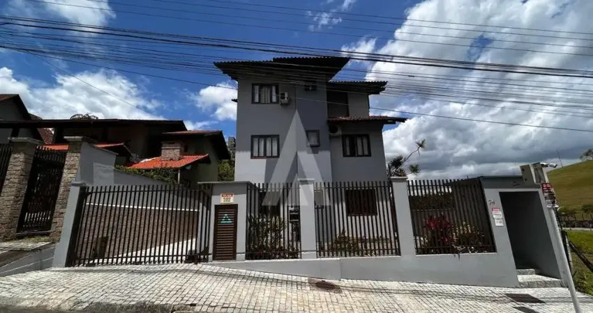 Apartamento com 2 quartos, cozinha com armários, sala de estar no bairro atiradores.