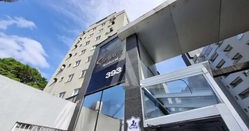 Apartamento com 2 quartos, sacada com churrasqueira, prédio com elevador e 1 vaga de garagem