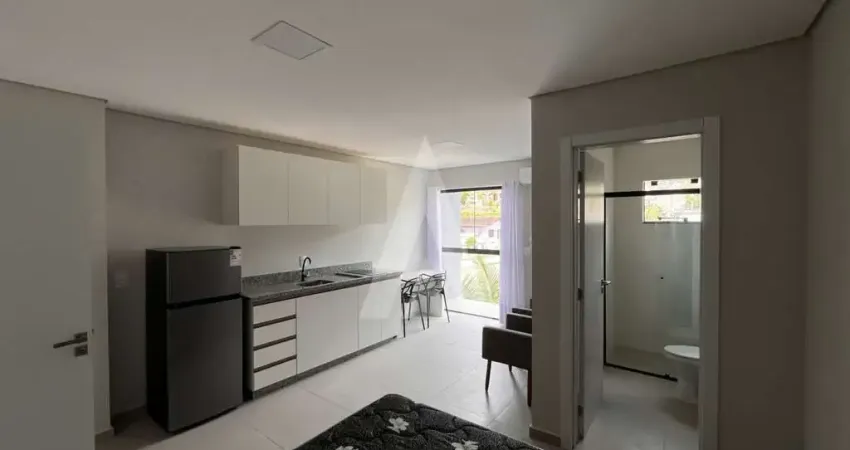 Apartamento studio, mobiliado, 1 dormitório, cozinha e bwc.