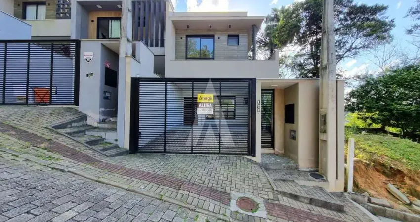 Geminado com 3 suítes, sendo 2 demi-suíte, 1 banheiro social, sacada e portão eletrônico no bairro américa