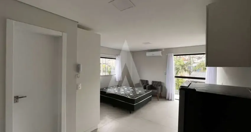 Apartamento studio, mobiliado, 1 dormitório, cozinha e bwc.