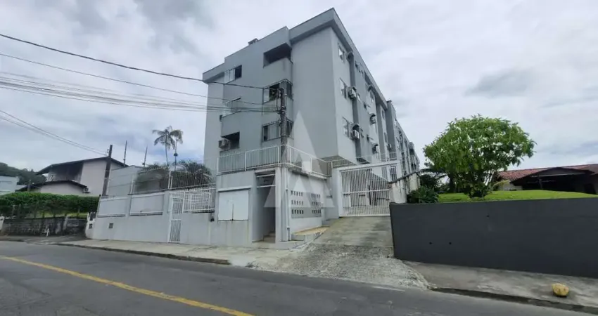 Apartamento com 2 quartos, sendo 1 suíte, cozinha com armários, sacada com churrasqueira e 1 vaga de garagem dupla no bairro gló