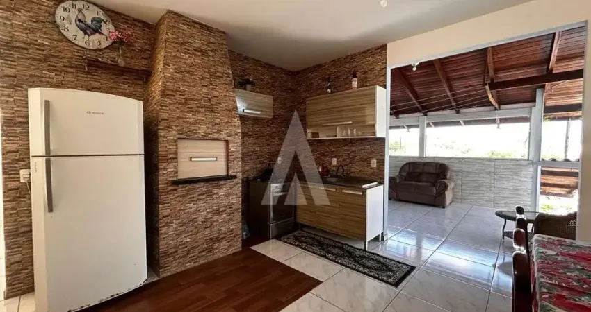 Sobrado mobiliado com 1 quarto, ampla sacada, cozinha, no bairro anita garibaldi