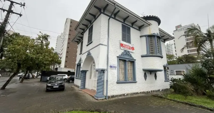 Imóvel comercial com 5 salas no Centro de Joinville, medindo 219.04 m².