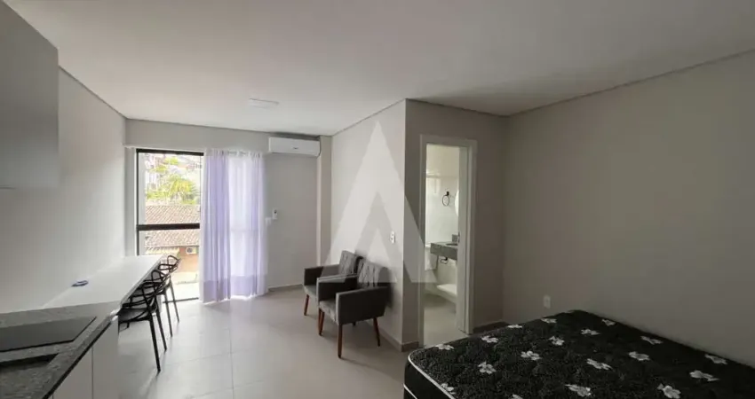 Apartamento studio, mobiliado, 1 dormitório, cozinha e bwc.