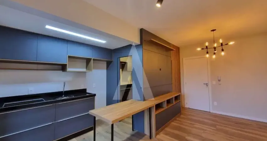 Apartamento semi mobiliado com 02 quartos sendo 01 suíte e sacada com churrasqueira no bairro Anita Garibaldi